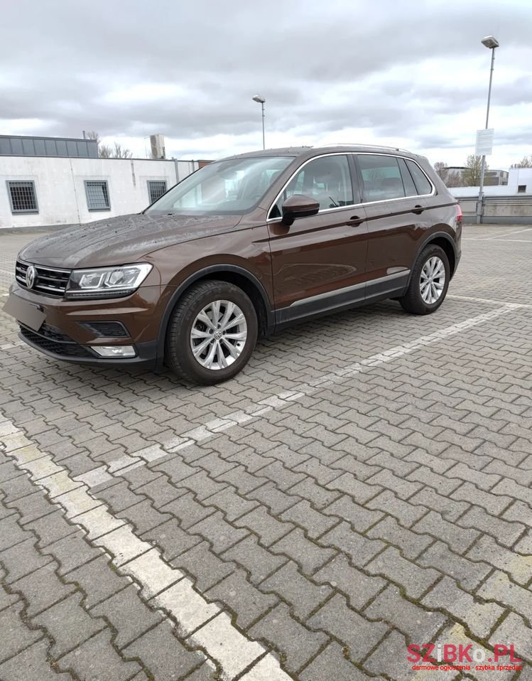 2016' Volkswagen Tiguan photo #4