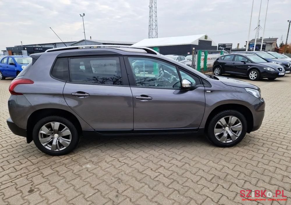 2017' Peugeot 2008 1.2 Pure Tech Style Eu6 photo #3