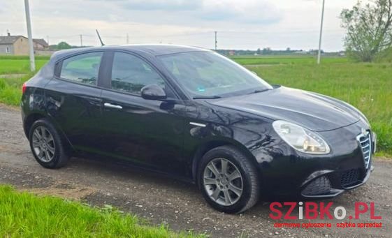 2011' Alfa Romeo Giulietta photo #3
