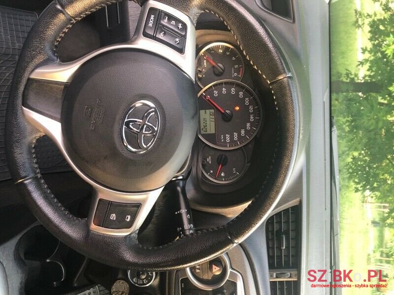 2013' Toyota Yaris photo #2