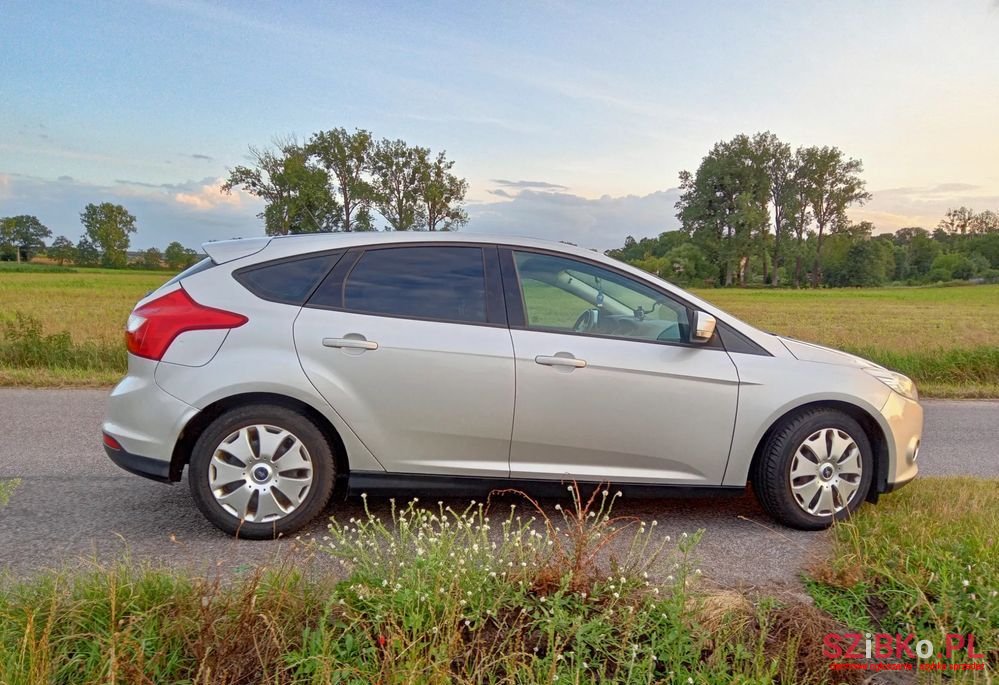 2011' Ford Focus photo #2