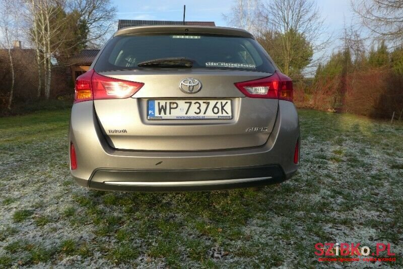 2015' Toyota Auris photo #4