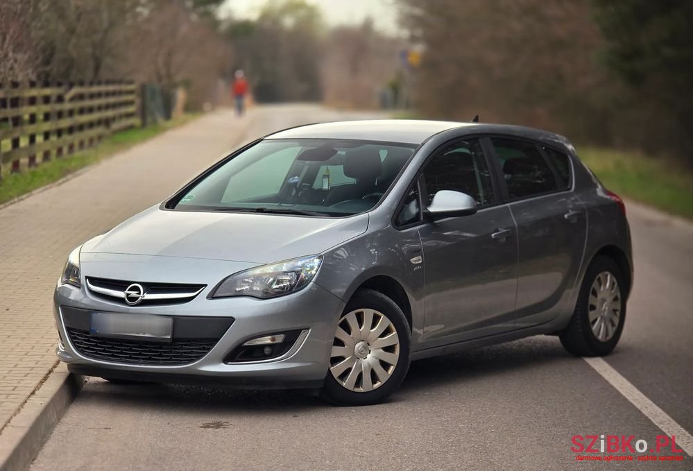 2013' Opel Astra 1.4 Turbo Color Edition photo #1