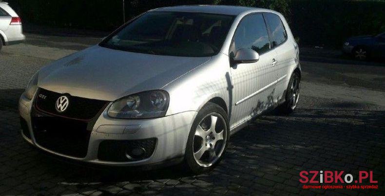 2003' Volkswagen Golf photo #2