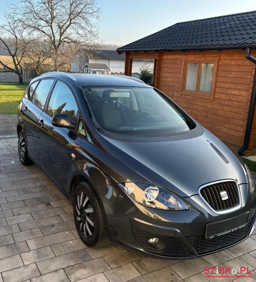 2010' SEAT Altea XL photo #2