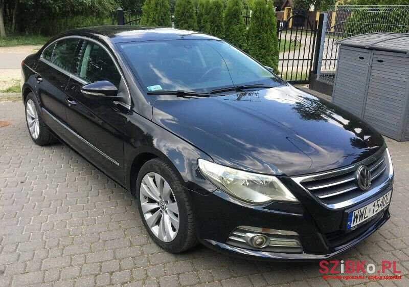 2009' Volkswagen Passat photo #3