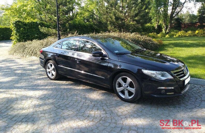 2009' Volkswagen Passat photo #1