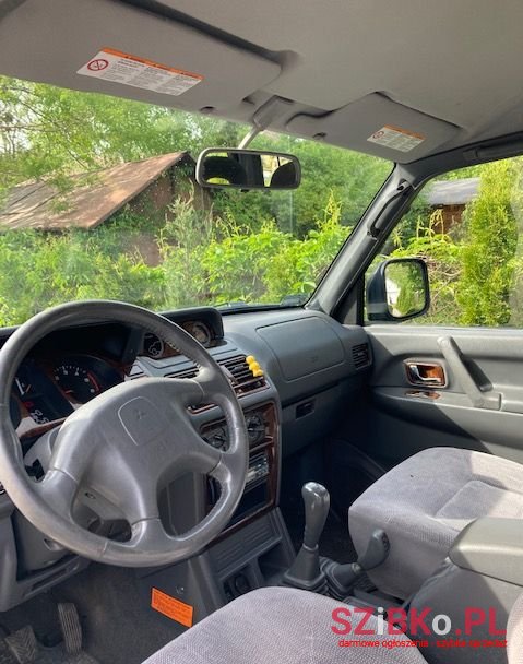 2004' Mitsubishi Pajero photo #6