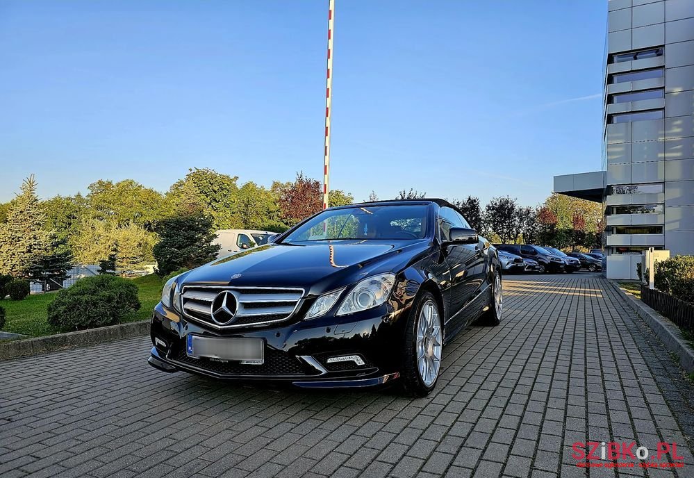 2011' Mercedes-Benz E-Class photo #3