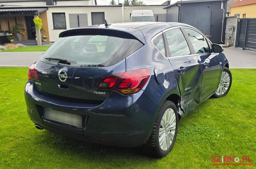 2011' Opel Astra 1.4 Turbo Edition photo #2