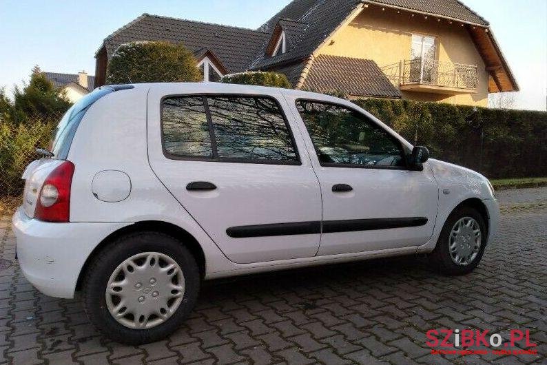 2007' Renault Clio photo #2