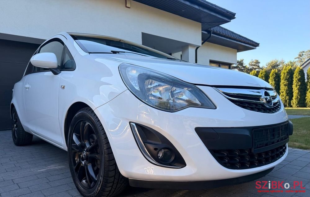 2011' Opel Corsa 1.4 16V Color Edition photo #4