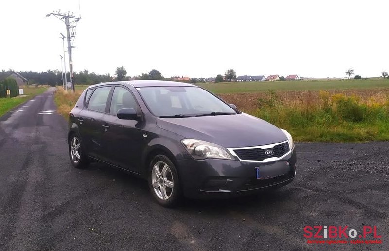 2011' Kia Ceed photo #3