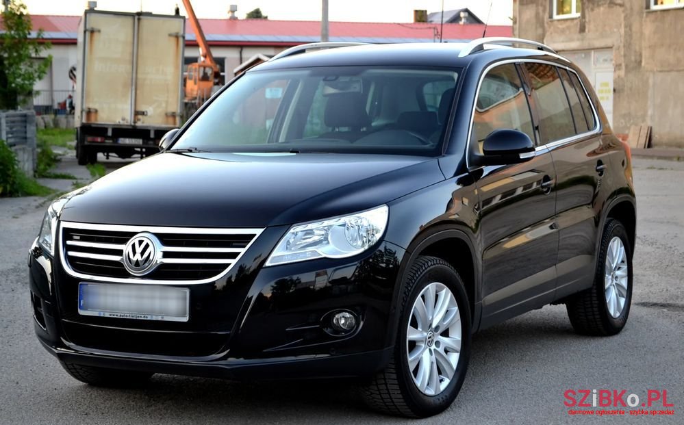 2010' Volkswagen Tiguan photo #3