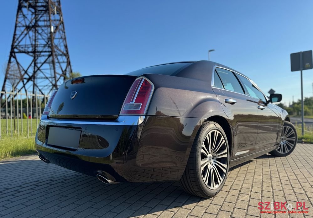 2011' Lancia Thema photo #6