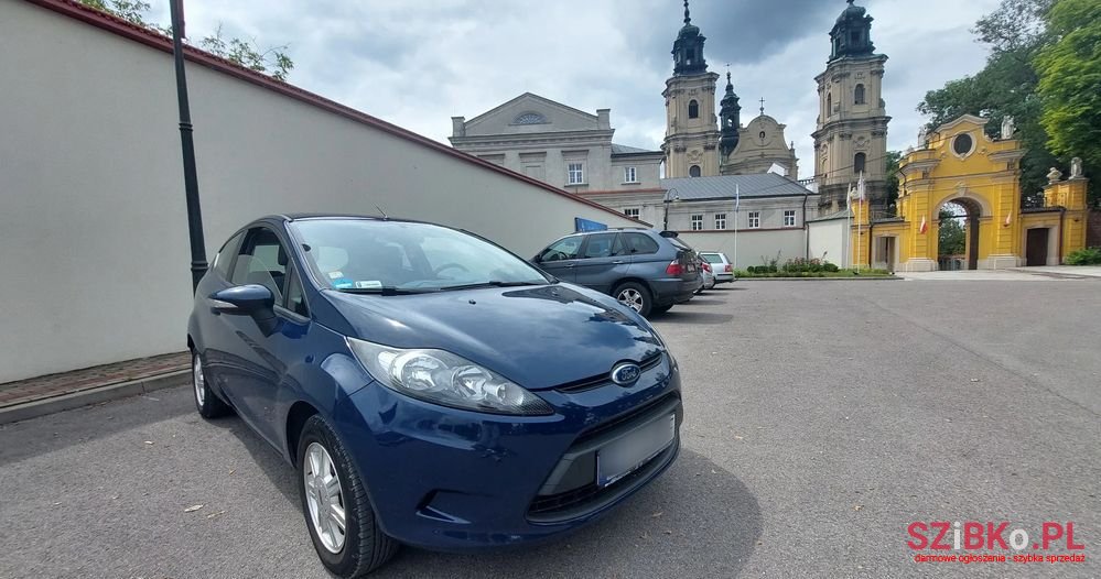 2010' Ford Fiesta photo #1