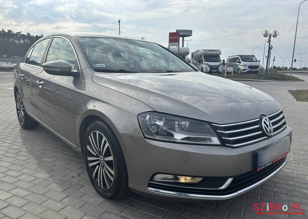 2014' Volkswagen Passat photo #2