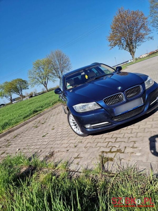 2011' BMW 3 Series photo #1