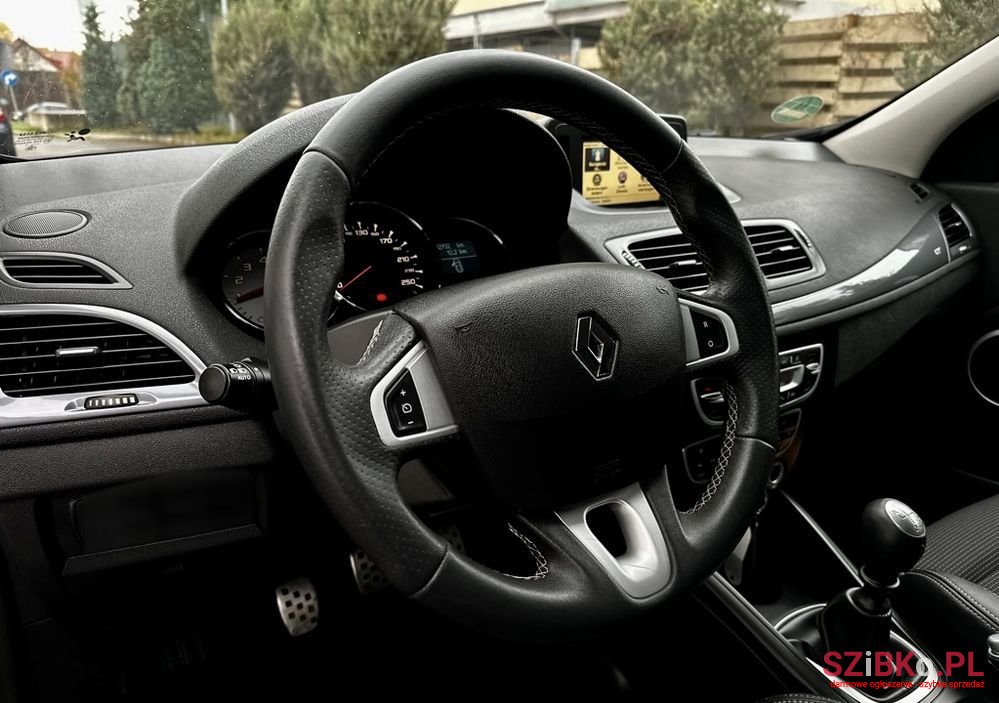 2011' Renault Megane photo #6