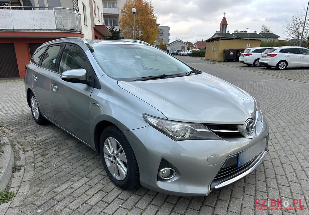 2013' Toyota Auris photo #2