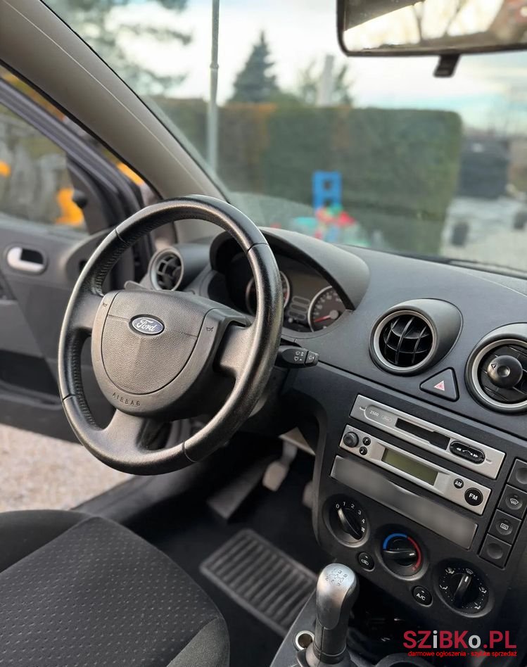 2005' Ford Fiesta 1.6 Ghia photo #5