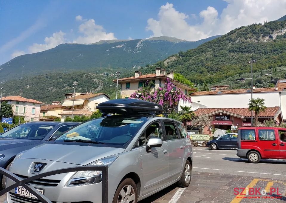 2011' Peugeot 5008 photo #4