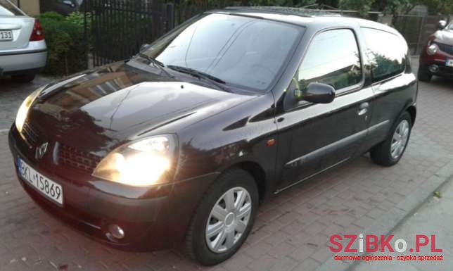 2001' Renault Clio photo #1
