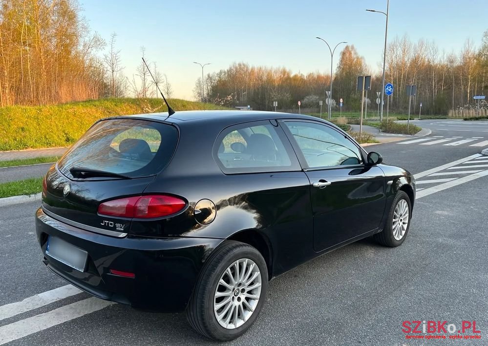 2005' Alfa Romeo 147 photo #2