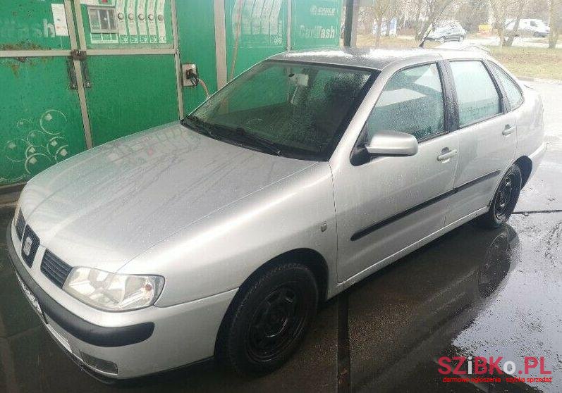 2002' SEAT Cordoba photo #1