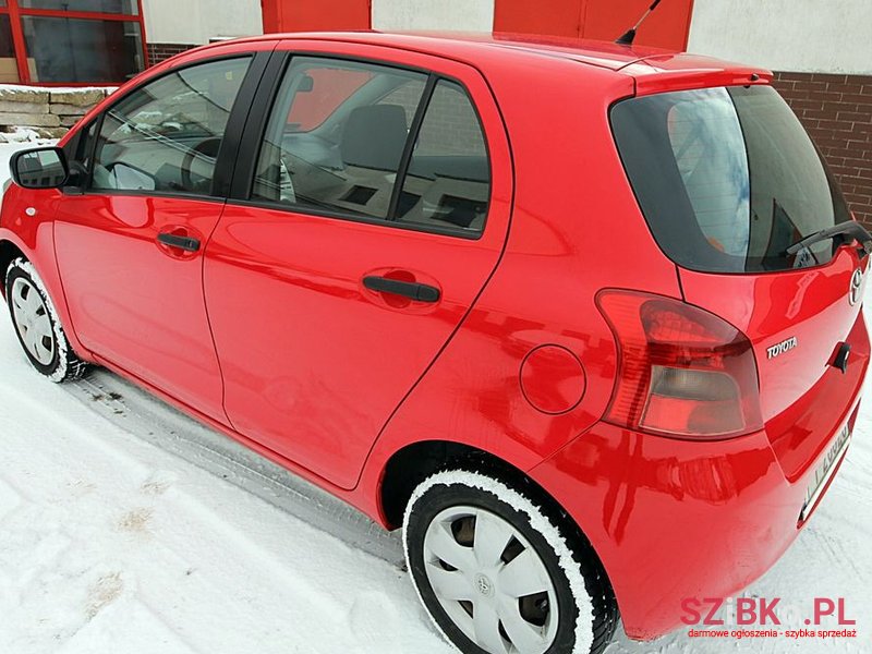 2008' Toyota Yaris photo #3