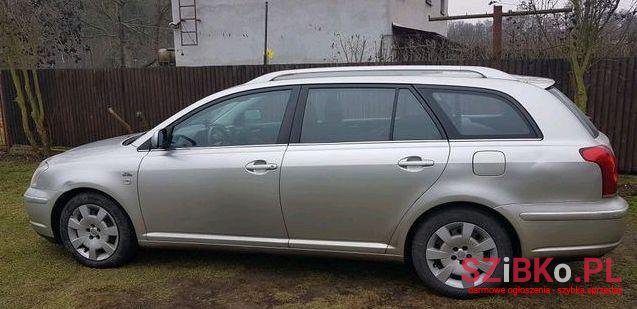 2004' Toyota Avensis photo #1