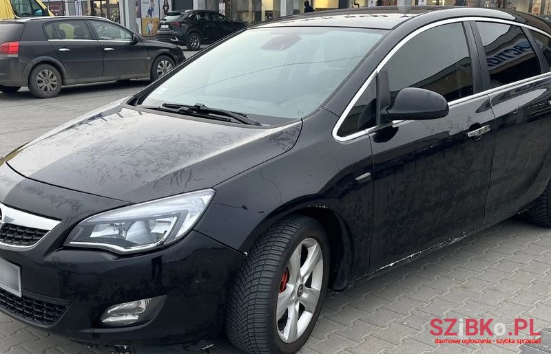 2010' Opel Astra Iv 1.6 T Cosmo photo #2