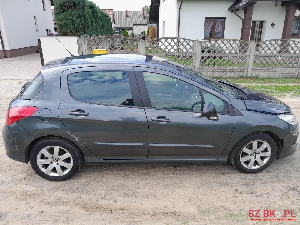 2012' Peugeot 308 photo #6