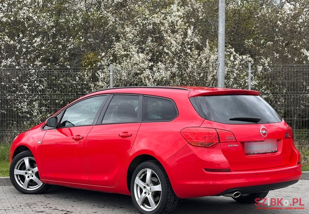 2011' Opel Astra 1.4 T Sport photo #3