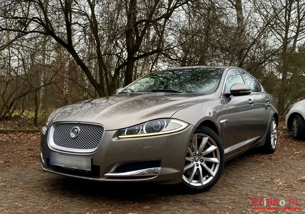 2011' Jaguar XF 2.2 D Luxury photo #2