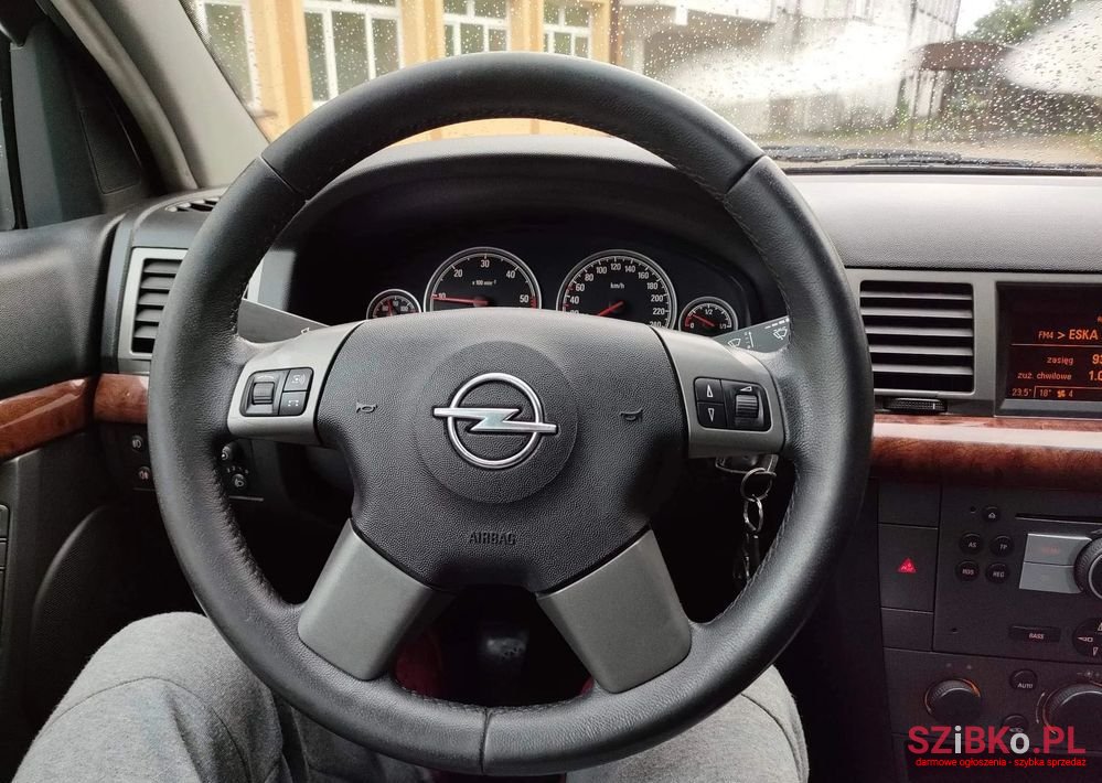2005' Opel Vectra Cosmo photo #2