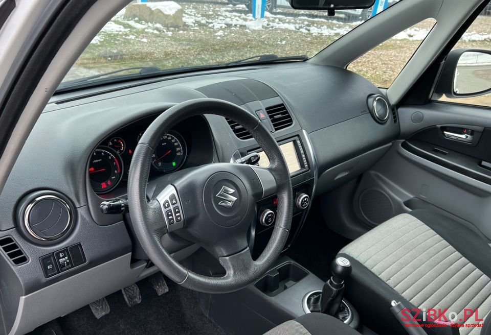2010' Suzuki SX4 photo #6