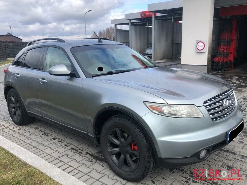 2005' Infiniti FX35 photo #3