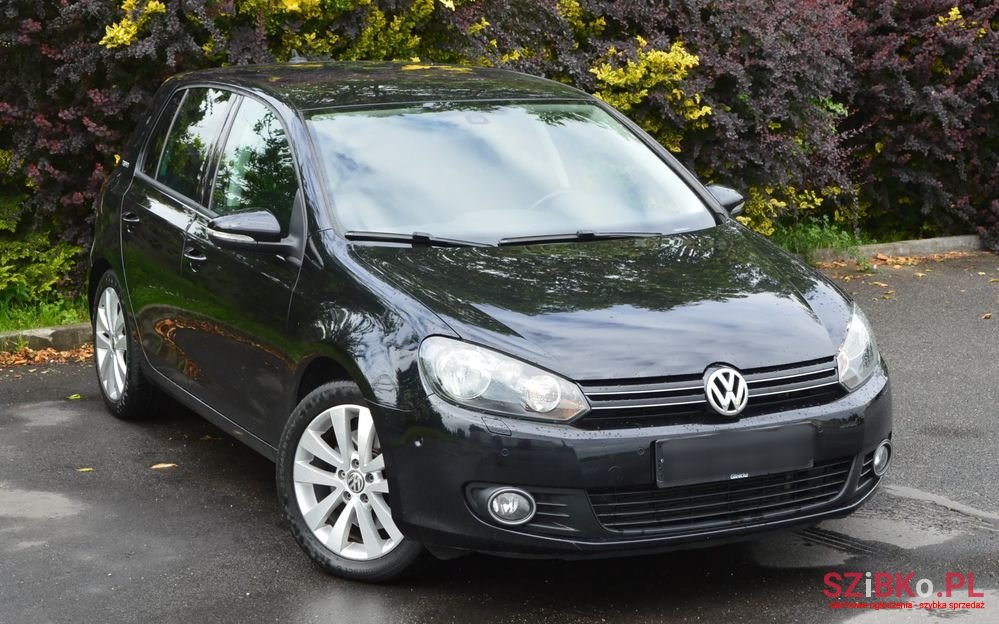 2010' Volkswagen Golf photo #1