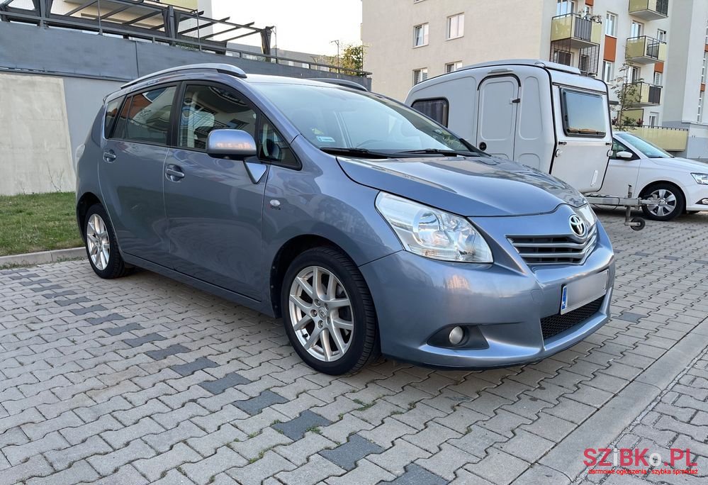 2009' Toyota Verso photo #2