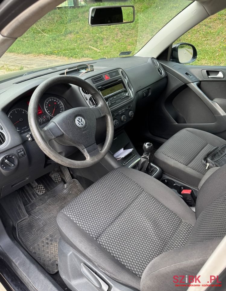2010' Volkswagen Tiguan photo #5