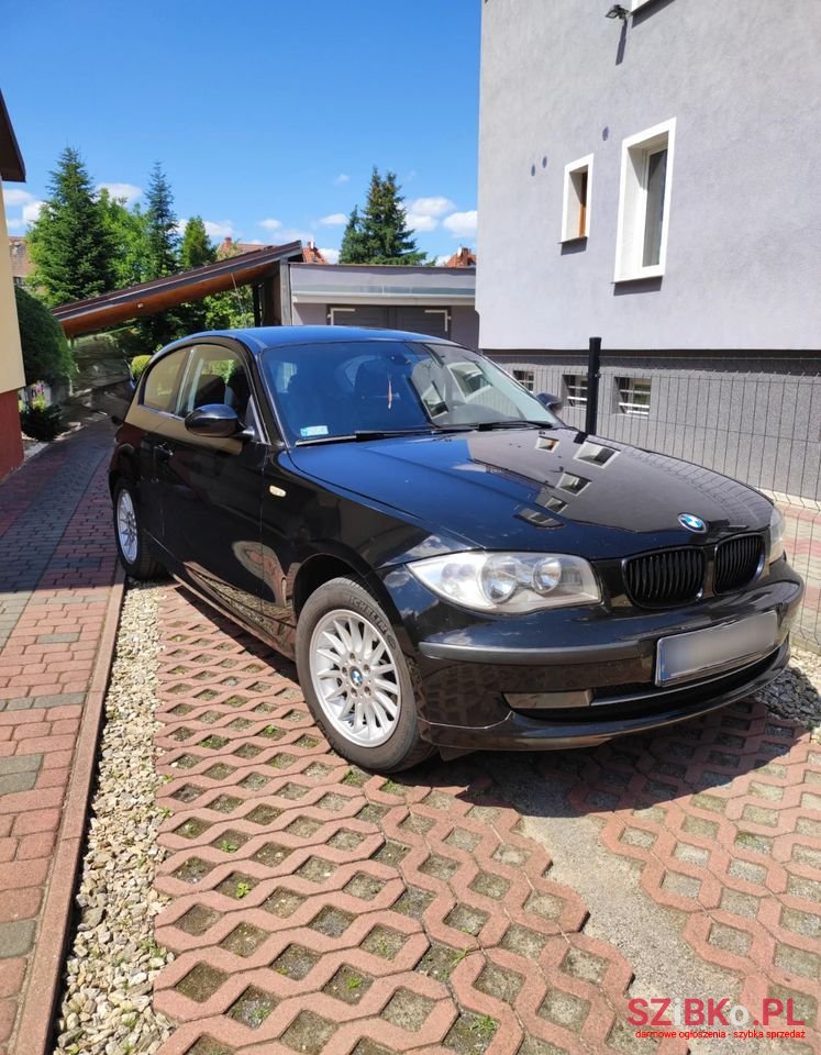2007' BMW 1 Series 118D photo #1