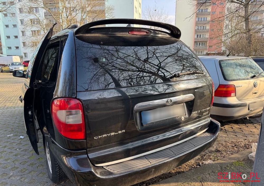 2004' Chrysler Grand Voyager photo #4