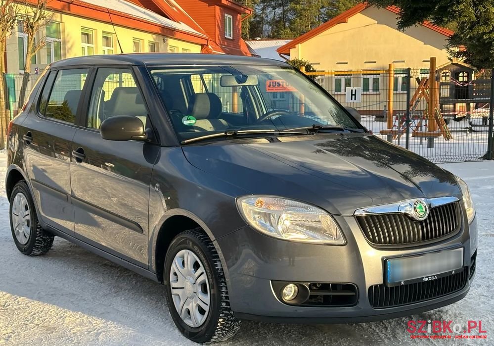 2009' Skoda Fabia photo #1