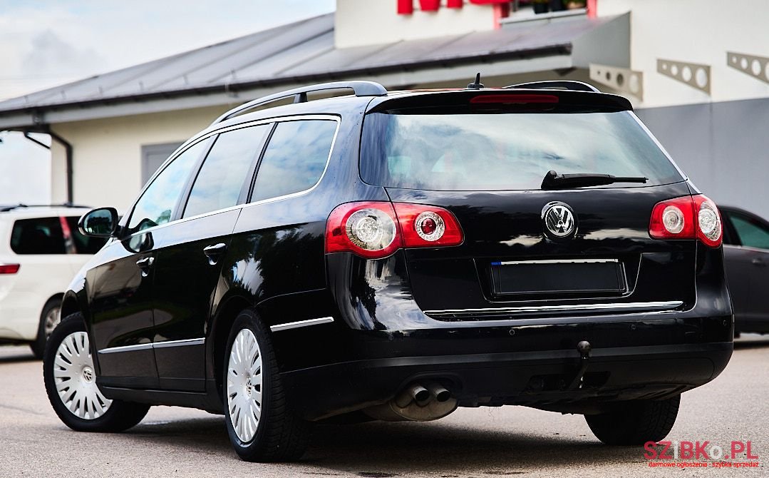 2005' Volkswagen Passat photo #6