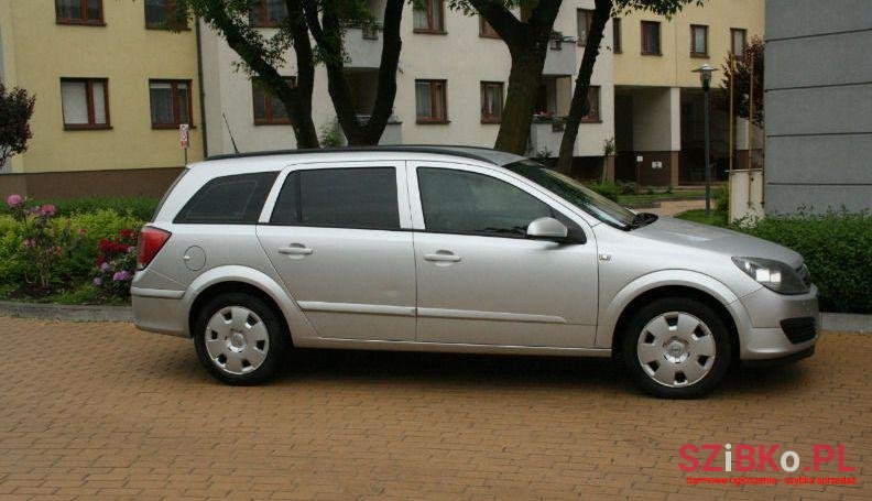 2005' Opel Astra photo #2