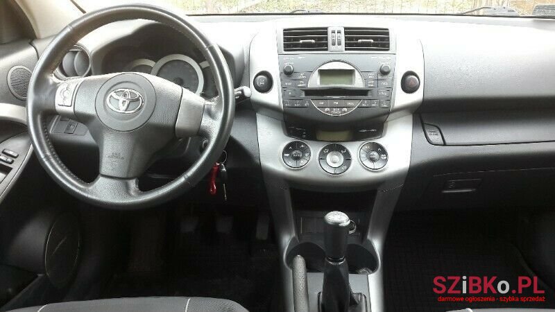 2007' Toyota RAV4 photo #2