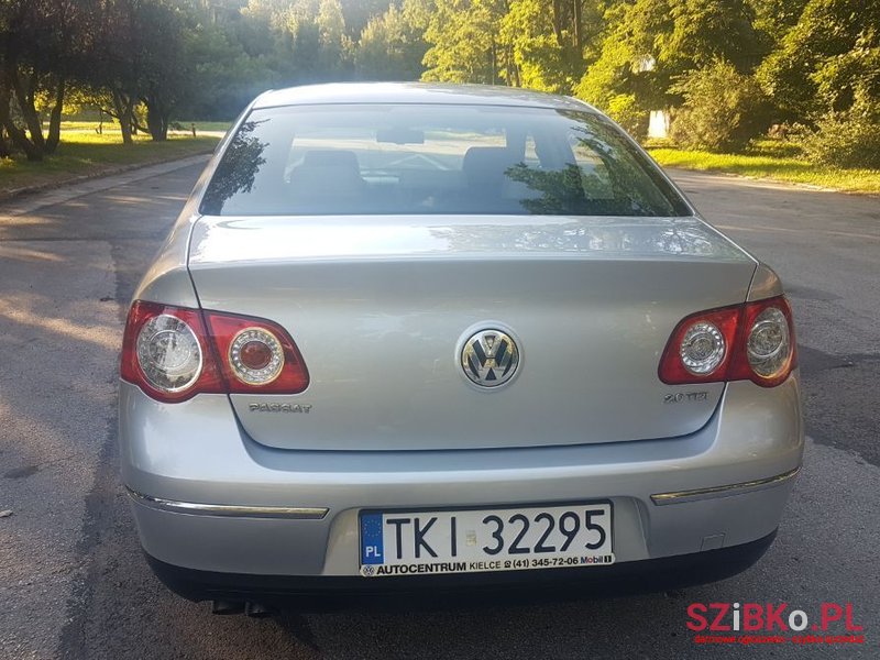 2005' Volkswagen Passat photo #6