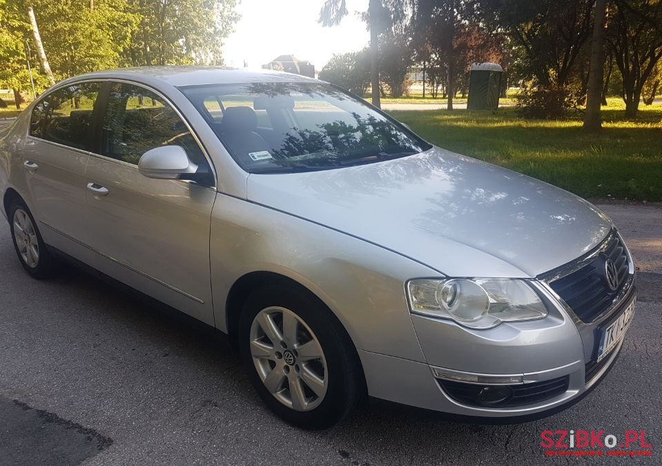2005' Volkswagen Passat photo #1