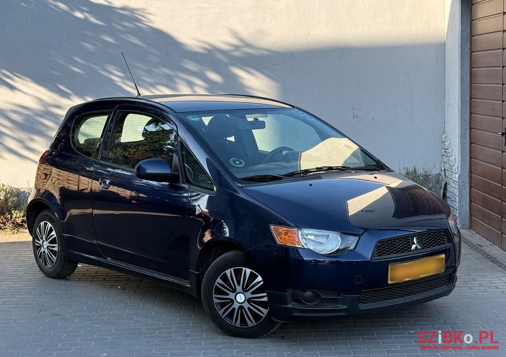 2012' Mitsubishi Colt photo #2